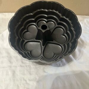 Wilton Cast Iron Heart Bundt Cake Pan